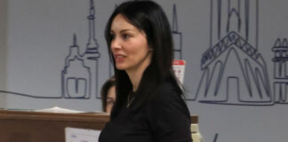 Sloboda Mićalović prvi put u javnosti nakon medijske ilegale i nije sama FOTO