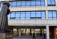 Studenti u blokadi okupili se ispred Višeg javnog tužilaštva, u Sremskoj Mitrovici protest ispred Gradske uprave