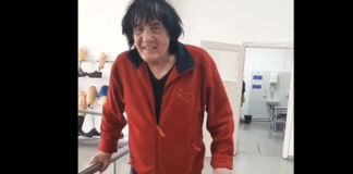 MILIĆ VUKAŠINOVIĆ DOBIO PROTEZU Roker na rehabilitaciji, uči da hoda