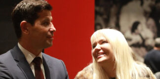 Lep, uspešan i misteriozan: Nikad ne biste pogodili čime se bavi muž Lene Kovačević