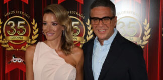 Jovana Joksimović u savršenoj haljini, sa savršenom frizurom ali lepše sandale niste videli