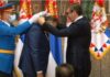 “Diplomatski odgovor Aleksandru Vučiću – Mrš, smradu” “Diplomatski odgovor Aleksandru Vučiću – Mrš, smradu” - featured image