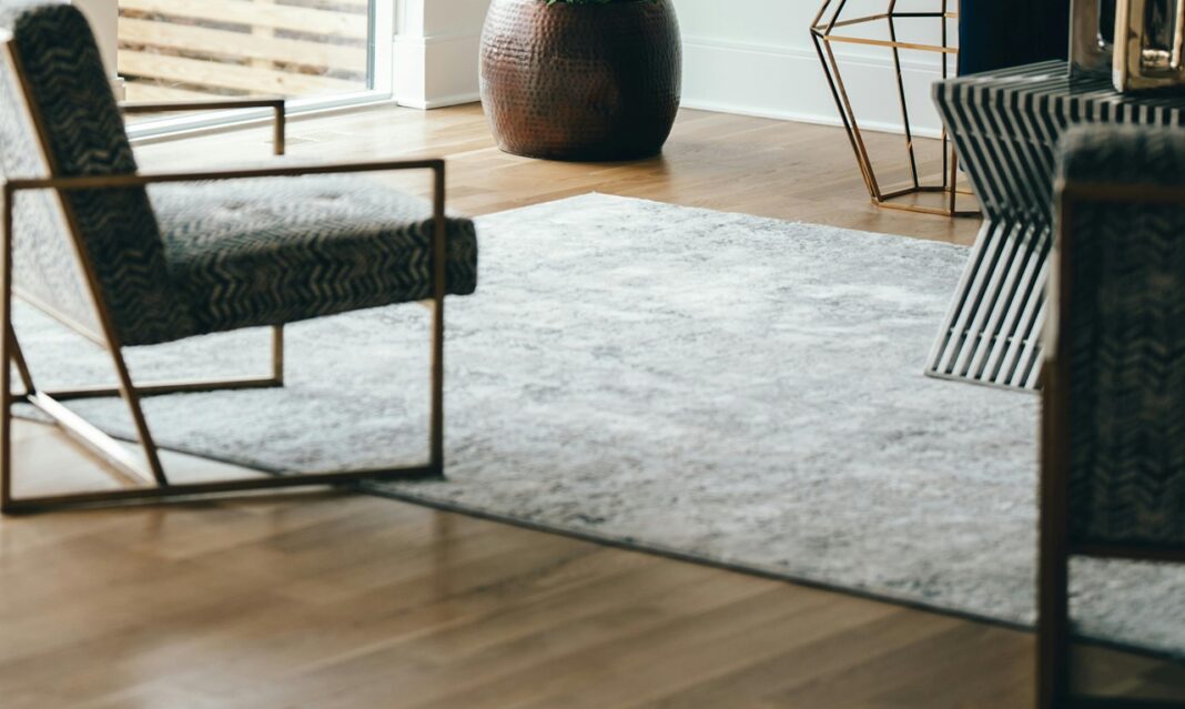 Danas pod tepih stavite ovu sitnicu i sreća će posetiti vaš dom: Pare će kapljati kao kiša - featured image Danas pod tepih stavite ovu sitnicu i sreća će posetiti vaš dom: Pare će kapljati kao kiša - featured image