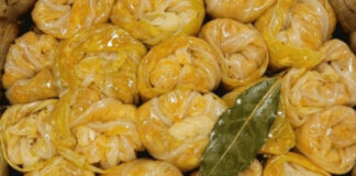 Posna sarma sa sojom: Ukusnija je čak i od mrsne, a pravi se očas posla Posna sarma sa sojom: Ukusnija je čak i od mrsne, a pravi se očas posla - featured image