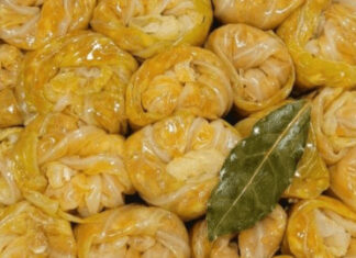 Posna sarma sa sojom: Ukusnija je čak i od mrsne, a pravi se očas posla Posna sarma sa sojom: Ukusnija je čak i od mrsne, a pravi se očas posla - featured image